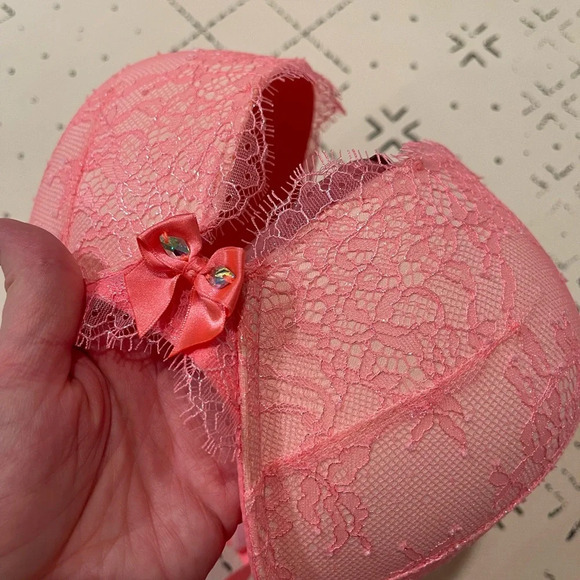 Victoria’s Secret Coral Pink Shimmer Floral Lace‎ Crystal Bow Push up bra - Picture 2 of 5